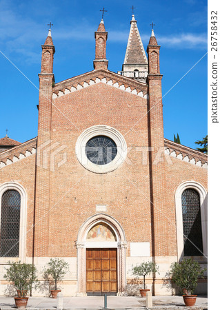 facade Chiesa dei Santi Nazaro e Celso in Verona facade Chiesa dei Santi Nazaro e Celso in Verona 26758432