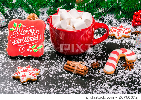 Beautiful Cup of marshmallows, gingerbread Beautiful Cup of marshmallows, gingerbread 26760072