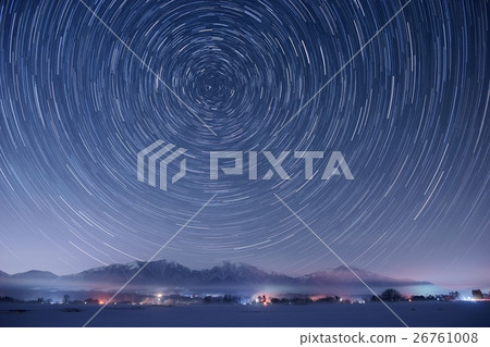 Bandai Sanzane of the winter and the starry sky of the north 26761008