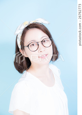 眼鏡女性肖像 26762773