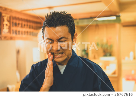 hospitality, toothache, tavern 26767616