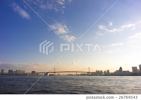 從Tsukishima碼頭的彩虹橋 從Tsukishima碼頭的彩虹橋 26769543
