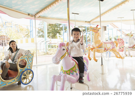 amusement park  26775939
