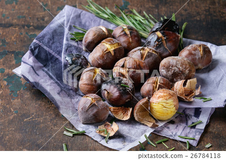 Roasted chestnuts in the ashes 26784118