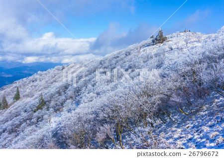 Winter scenery of Hatarayama mountain-lined mountainous mountains 26796672