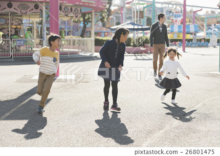 amusement park  26801475