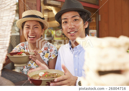 Okinawa couple travel Saucs buckwheat noodles 26804716