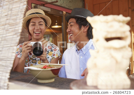 Okinawa couple travel Saucs buckwheat noodles 26804723