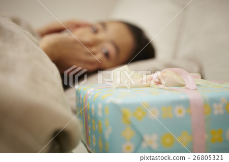 Child in the morning surprised by gifts Child in the morning surprised by gifts 26805321