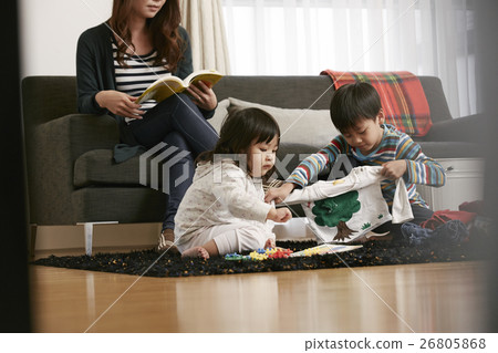 Parent-child portrait 26805868