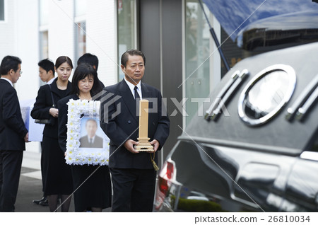 Family funeral 26810034