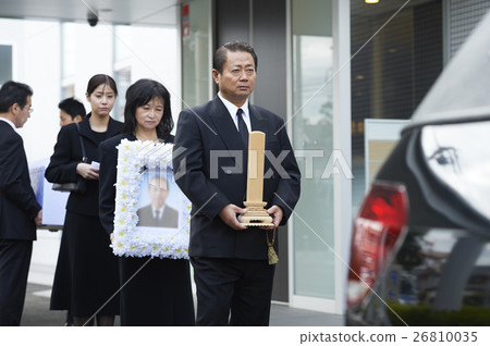 Family funeral 26810035