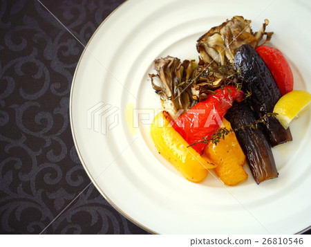 Grilled vegetables with salad copy space Grilled vegetables with salad copy space 26810546