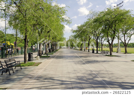walk street around Sanam Luang near Royal Palace  26822125