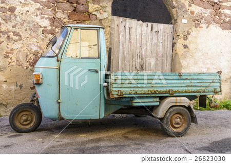 Wheeler with three wheels 26823030