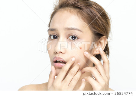 Women who check your skin Women who check your skin 26834774