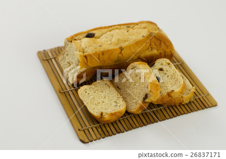 Biscuits stuffed with pineapple served with coffee Biscuits stuffed with pineapple served with coffee 26837171