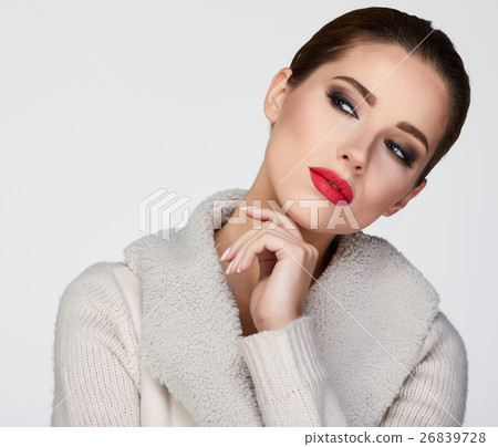 beautiful woman portrait in warm clothing beautiful woman portrait in warm clothing 26839728