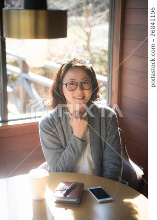咖啡館女性 咖啡館女性 26841106