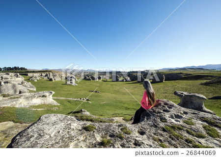 婦女坐大象岩石,南島新西蘭 婦女坐大象岩石,南島新西蘭 26844069