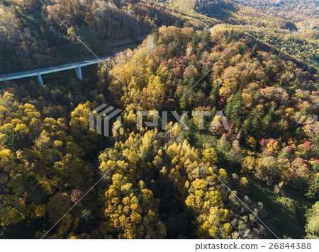 秋天北海道中山山口（航空照片） 26844388