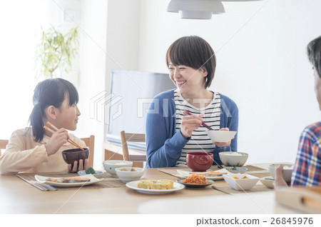 家人吃早餐 26845976