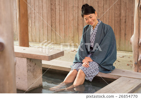 一個女人進入足浴 26854770