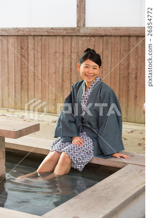 一個女人進入足浴 26854772