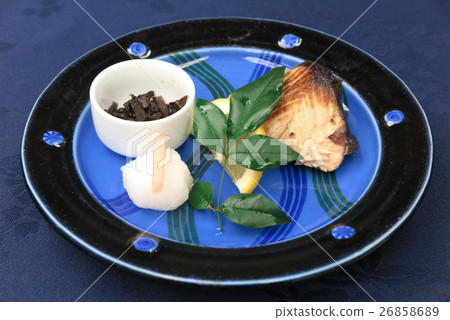 Salt-grilled pickles 26858689