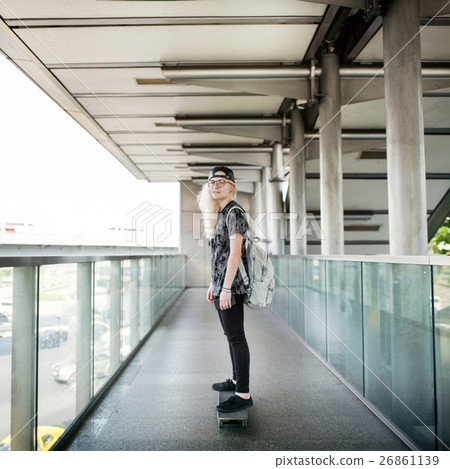 Woman Playing Skateboard Extreme Sport Concept Woman Playing Skateboard Extreme Sport Concept 26861139