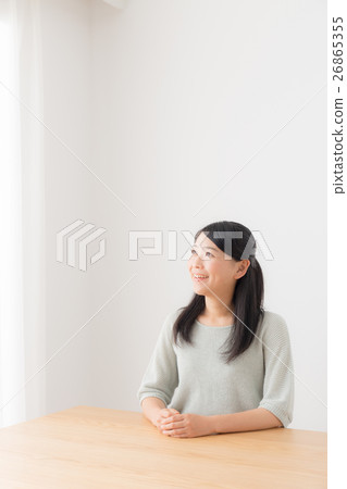 Woman     26865355