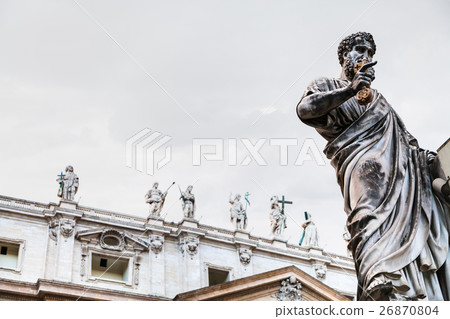 Statue Saint Peter close up on piazza San Pietro 26870804