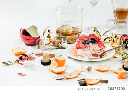 The morning after christmas day, table with 26871100