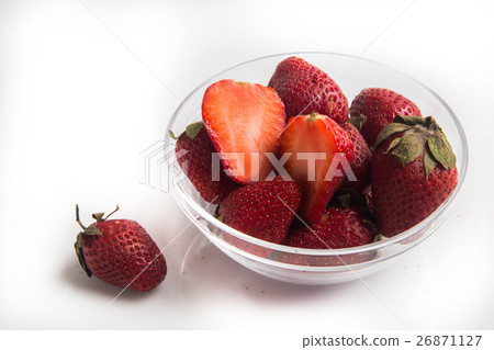 strawbery ftuit on the white background. strawbery ftuit on the white background. 26871127