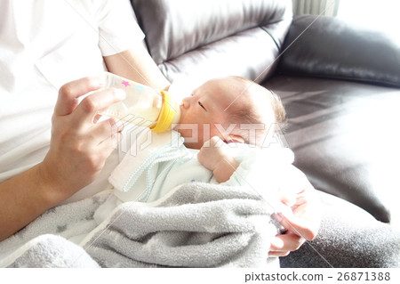 Baby drinking milk in baby bottle (24th day of age · newborn baby) 26871388