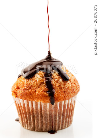 Muffin with liquid chocolate 26876075