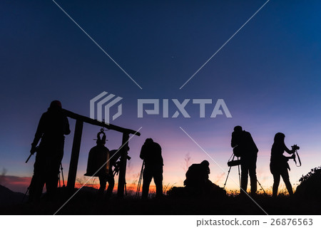 Photographers Silhouettes On Cliff Twilight Sky Photographers Silhouettes On Cliff Twilight Sky 26876563