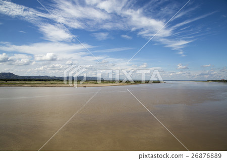 緬甸龐大的Iwarazi河 26876889