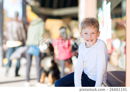 kid at outdoor shopping mall kid at outdoor shopping mall 26881191