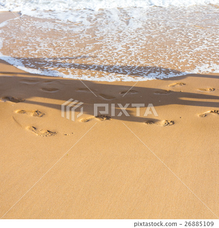 Footprints in the sand Footprints in the sand 26885109