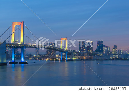 彩虹橋黃昏暮色夜視圖彩虹顏色點亮 26887465
