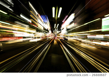 頭燈快速移動的圖像 26888687