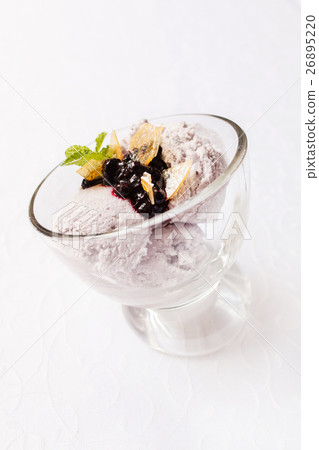 berry ice cream 26895220