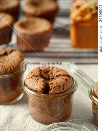 Cup chocolate and cake season baked rice (vertical position) 26898001