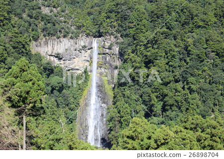 Falls of Nachi in autumn Falls of Nachi in autumn 26898704