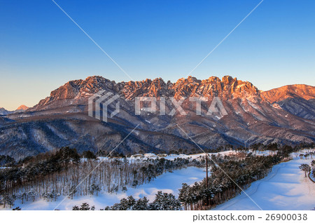 Ulsan bawi Rock in Seoraksan mountains in winter. Ulsan bawi Rock in Seoraksan mountains in winter. 26900038