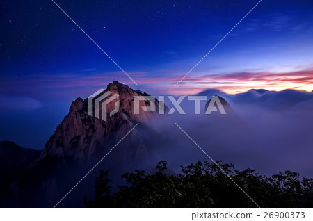 Bukhansan mountains is covered by morning fog. 26900373