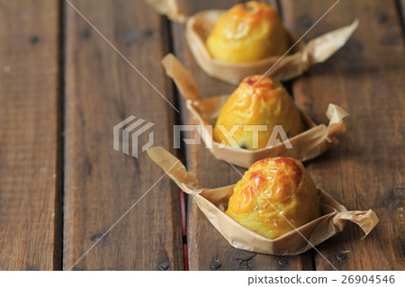 Sweet potato shaped into a mountain - a vegetable snack 26904546