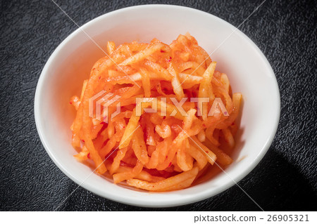 蘿蔔泡菜韓國切碎泡菜的泡菜 蘿蔔泡菜韓國切碎泡菜的泡菜 26905321