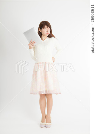 A woman angry with a tablet 26908611